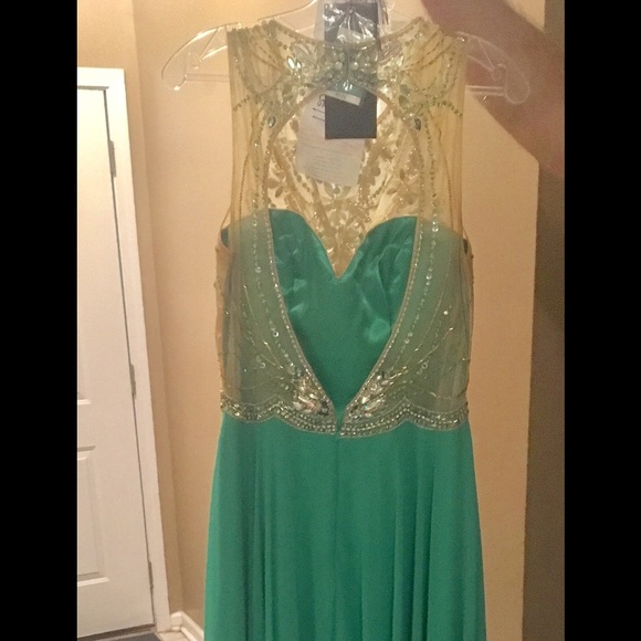 PROM DRESS - Picture 4 of 4