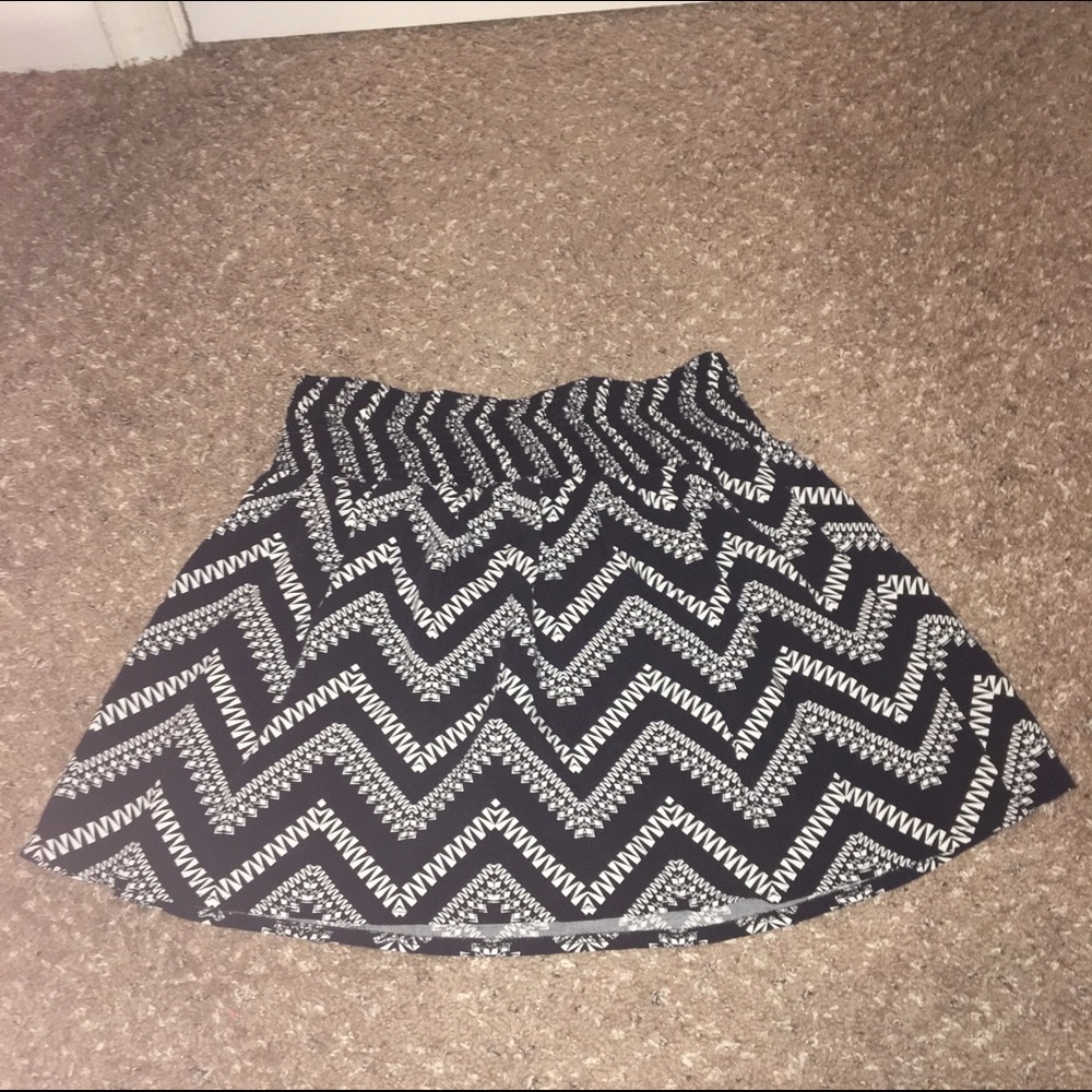 MAKE OFFERS!! Black and White Skirt