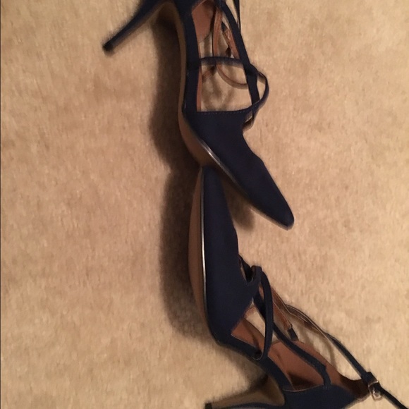 High Heel - Picture 2 of 2
