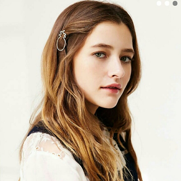 Urban Outfitters Pina Colada Hair Clip - Picture 3 of 3