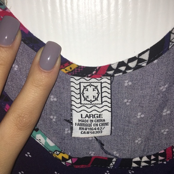 MAKE OFFERS!! Aztec Print Top - Picture 2 of 3