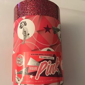❣️BRAND NEW SOAP & GLORY Pink set❣️
