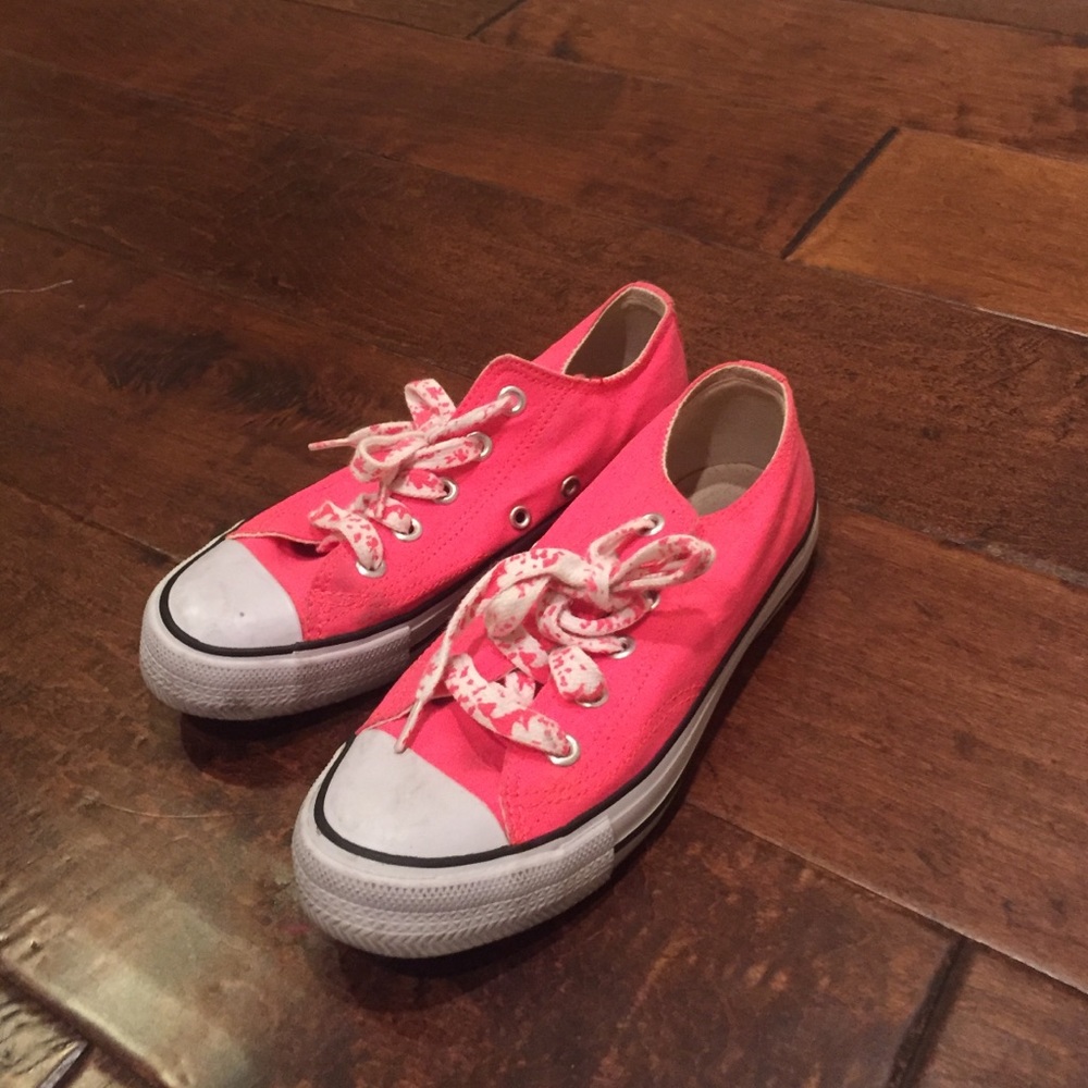 Airwalk bright pink converse look alike