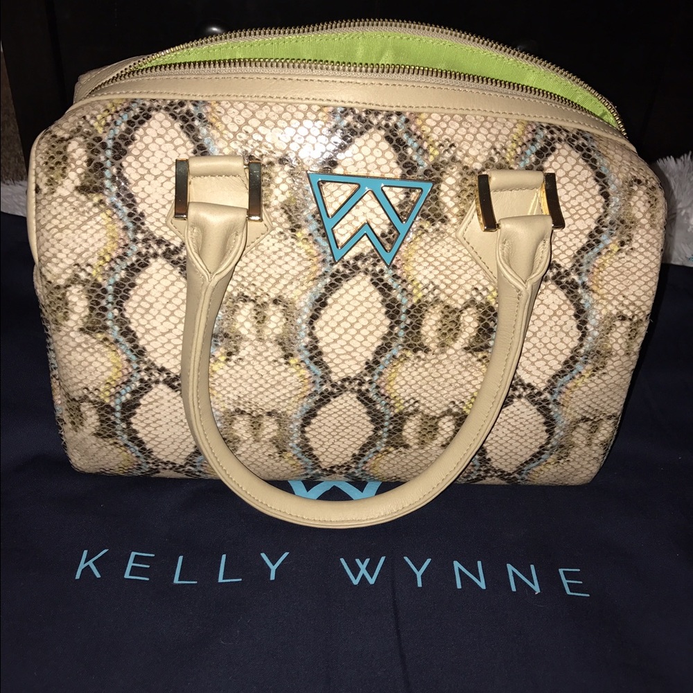 Kelly wynne duffle tote
