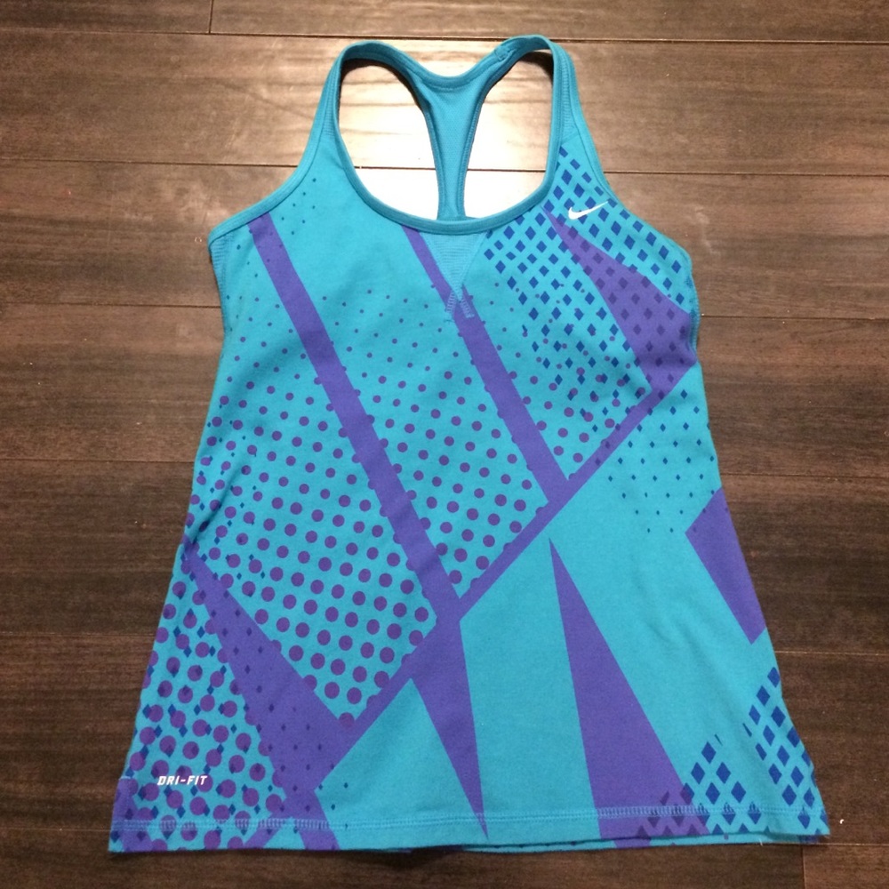 NWOT Nike top