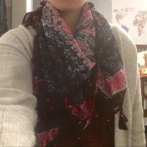 American Eagle scarf