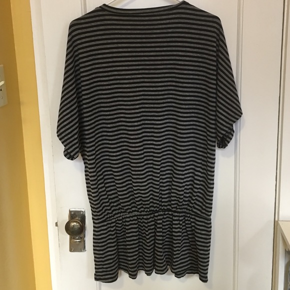 KENNETH COLE Black and Gray Striped Tunic Top Sz M - Picture 2 of 3