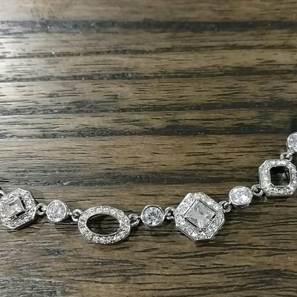 BRAND NEW NECKLACE - Picture 2 of 2