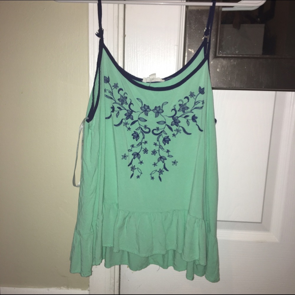 MAKE OFFERS!! Tank top