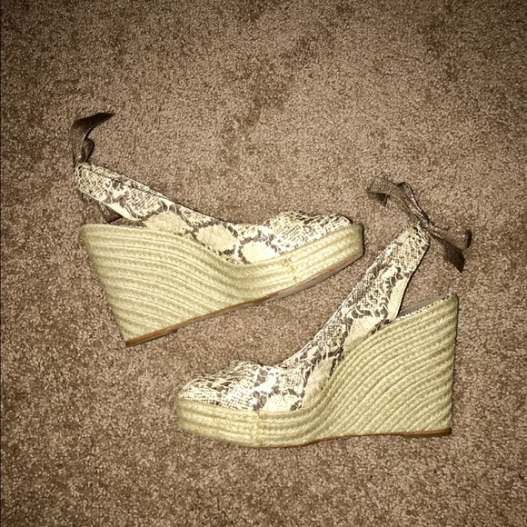 💜💜COACH💚💚SNAKESKIN💙💙CROCHET WEDGES❤️❤️ - Picture 2 of 5