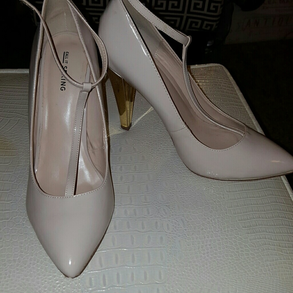 Amazing Nude Pumps