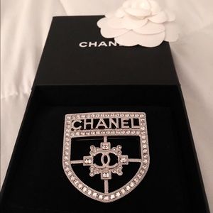 🍎SOLD OUT🍎💯 % Chanel Brooch 2016 Collection