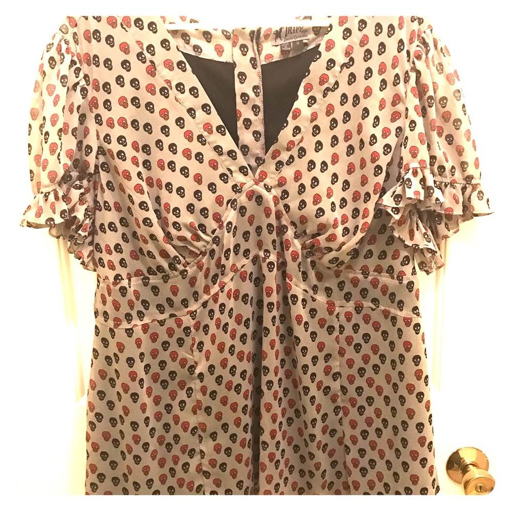 Super cute skull print shirt
