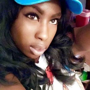 Meet your Posher, Adoncia