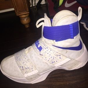 Lebron basketball shoes