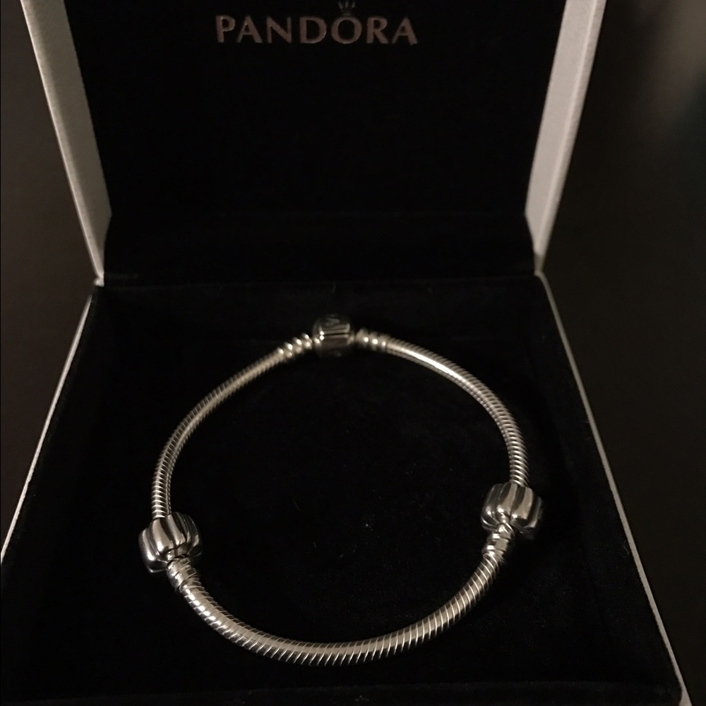🎉REDUCED!🎉Pandora Bracelet- 👑BN👑