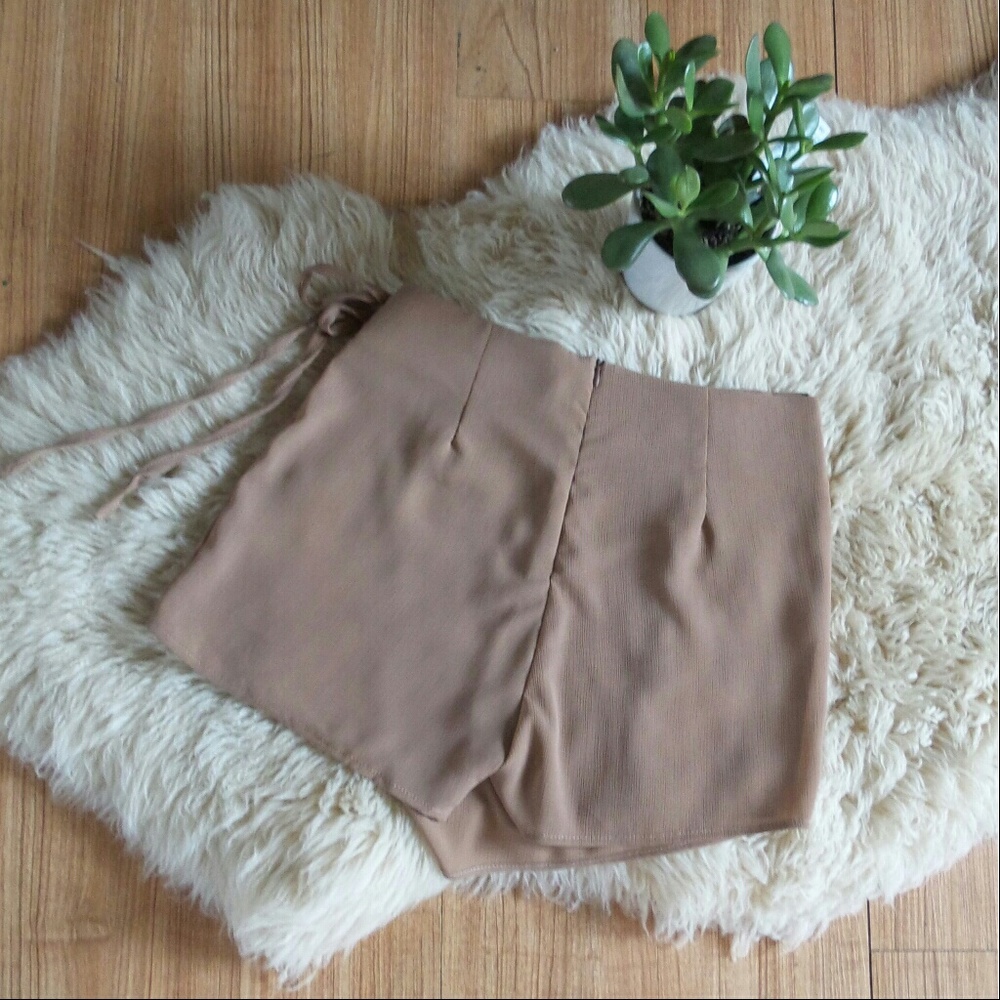 LAST one!! ♥Summer High Waisted Pleated Shorts - Picture 4 of 5