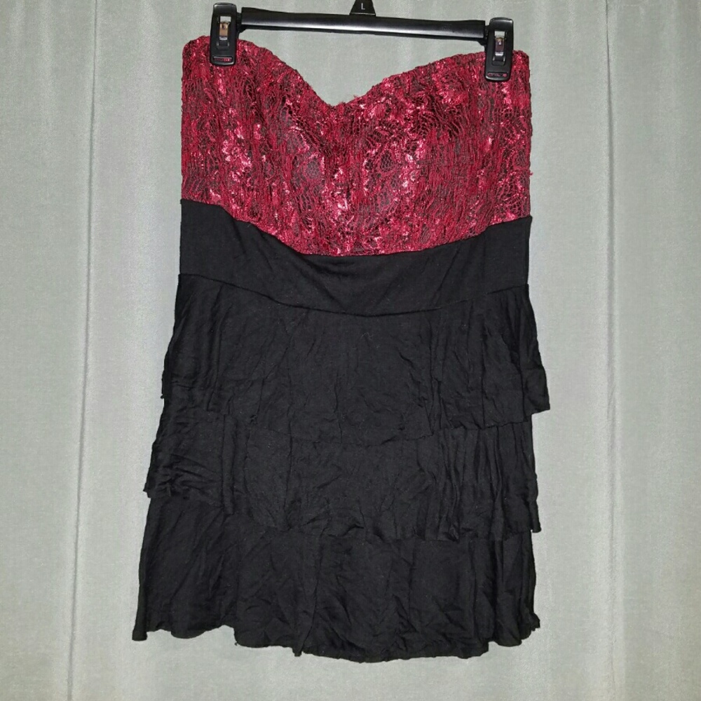 Strapless tiered shirt