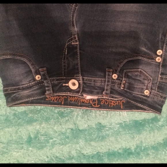 A pair of blue skinny jeans - Picture 3 of 3