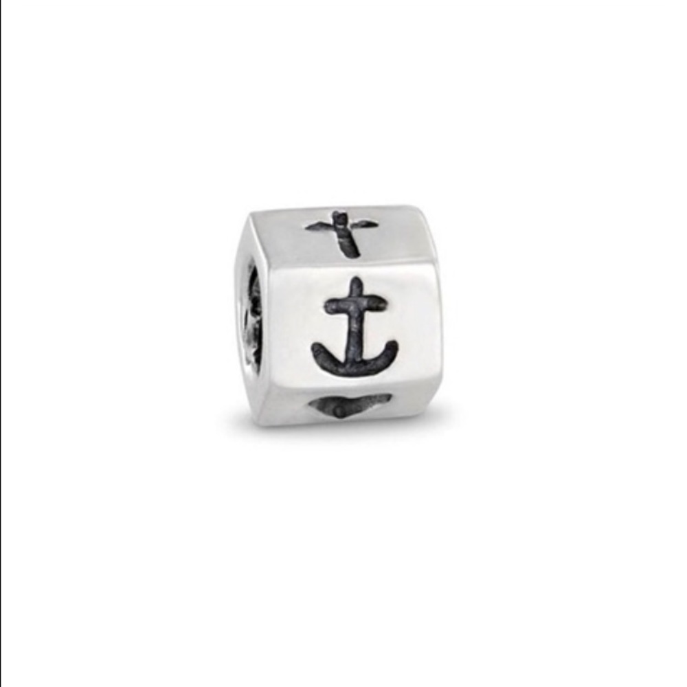 Pandora Charm 🛍