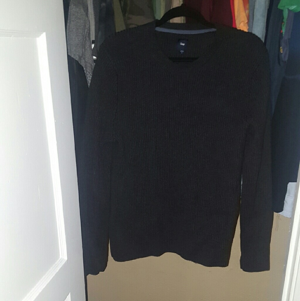 Gap sweater