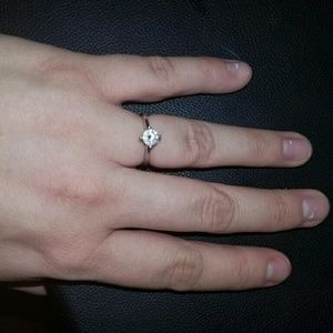 Round Cut Diamond Ring