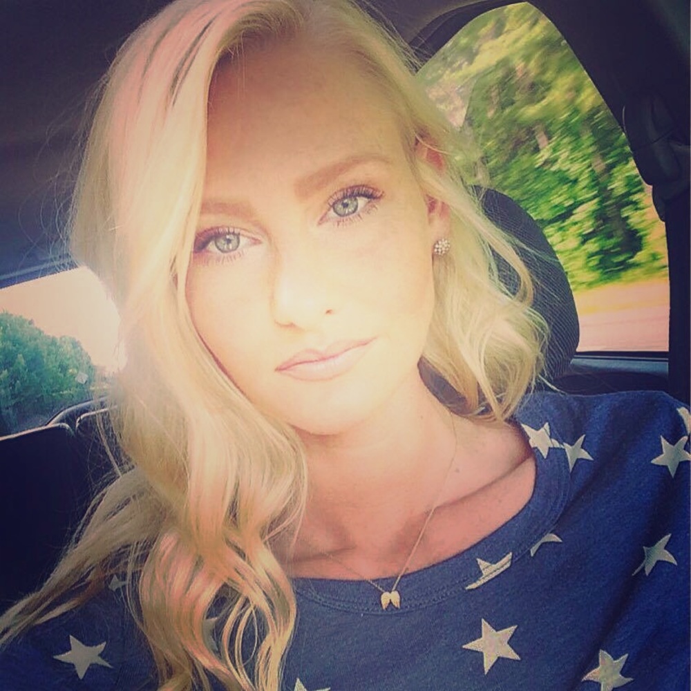 Meet your Posher, Demi