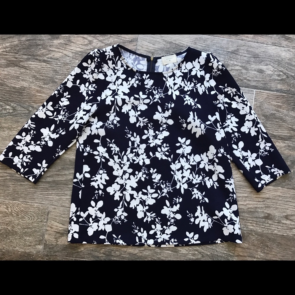 Everly Navy Blue and White Floral Blouse - Large