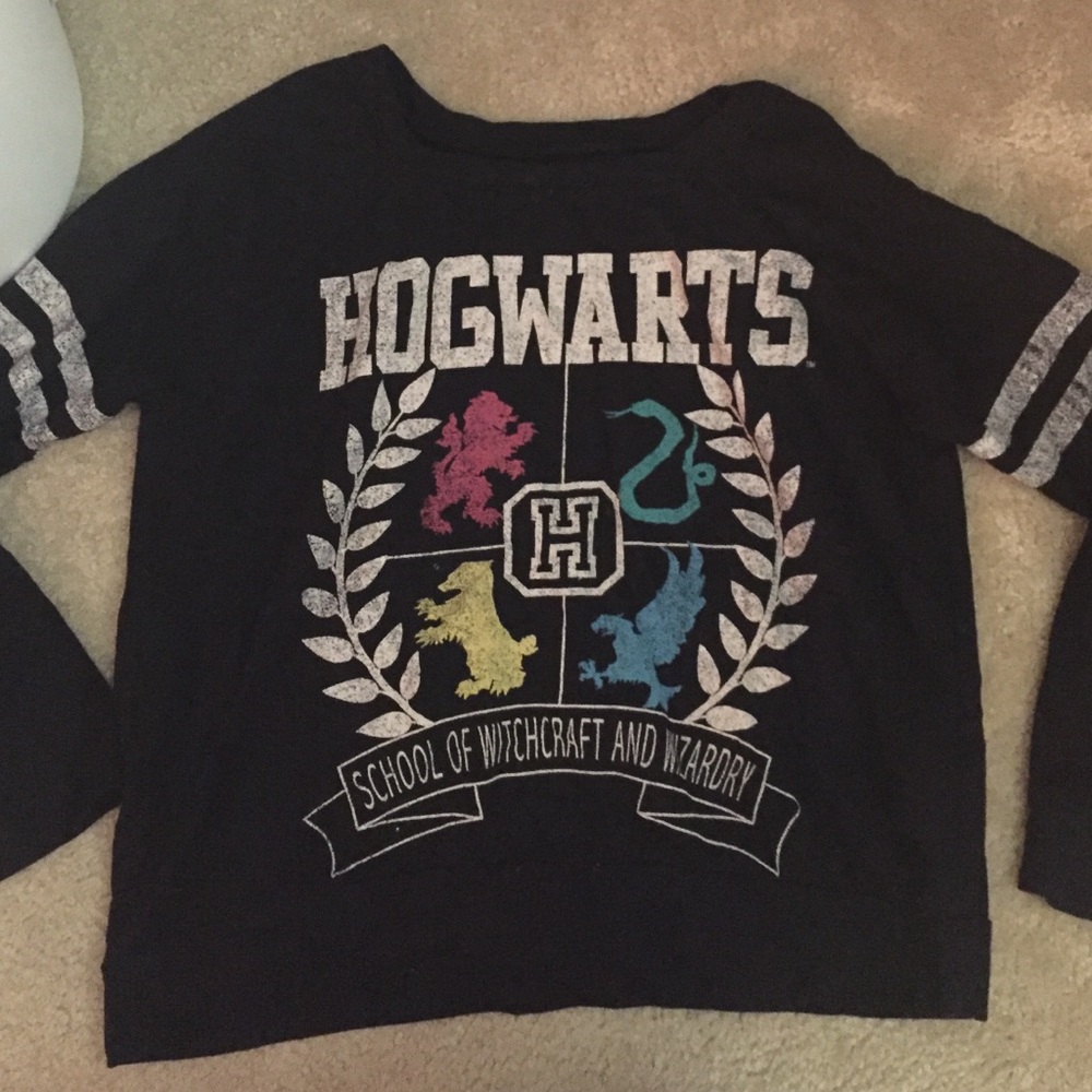 Long sleeved Hogwarts tee