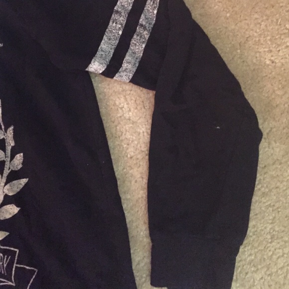 Long sleeved Hogwarts tee - Picture 2 of 2