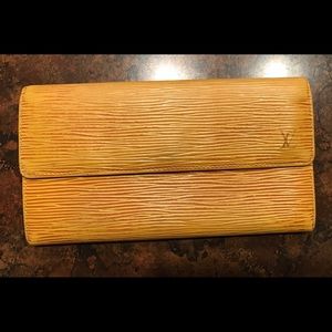 Auth Late 90's Louis Vuitton Epi Wallet