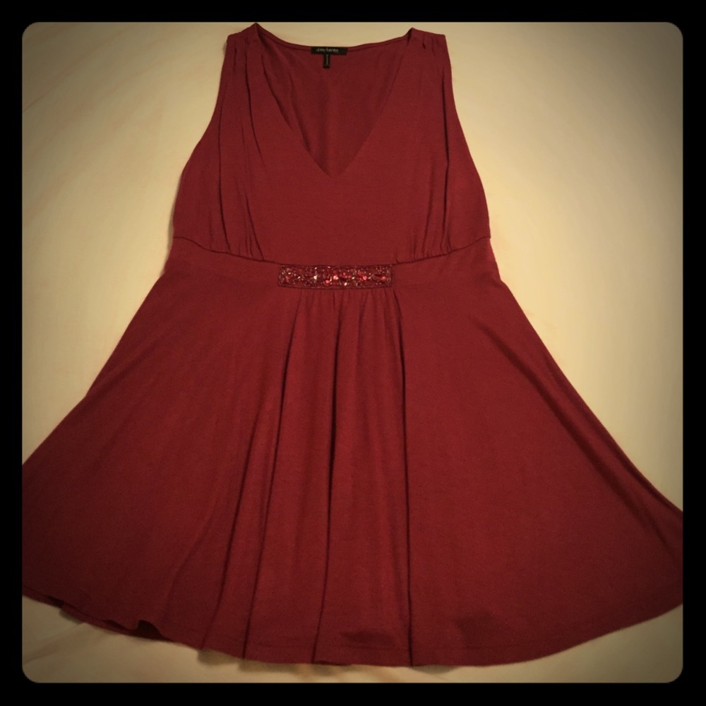 Never worn! Daisy Fuentes Cranberry dressy tank