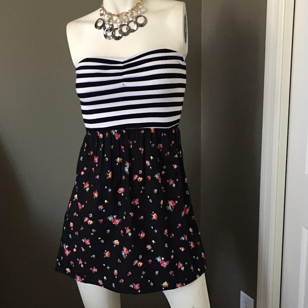 Strapless sun dress.