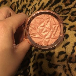Becca Cosmetics - Blushed Copper Skin Perfector