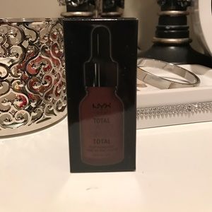 NYX TOTAL CONTROL DROP FOUNDATION: Chestnut