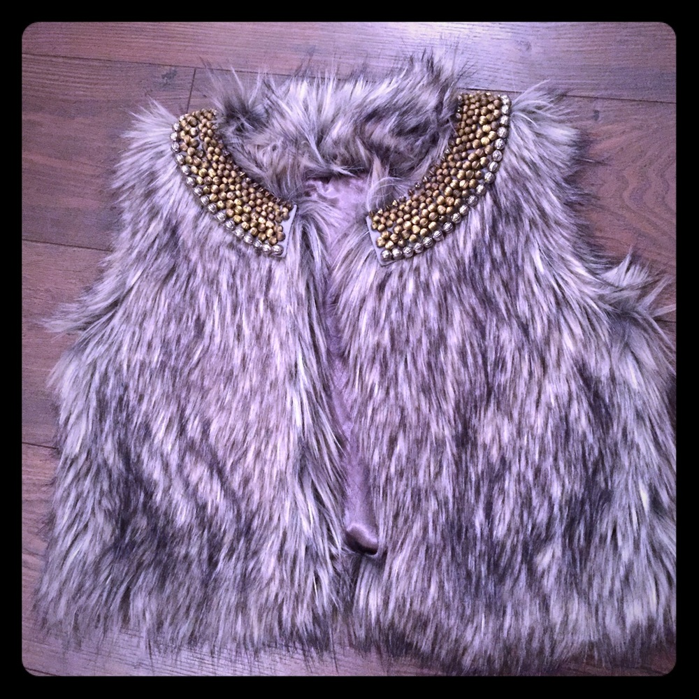 Gianni Bini faux fur vest with removable collar
