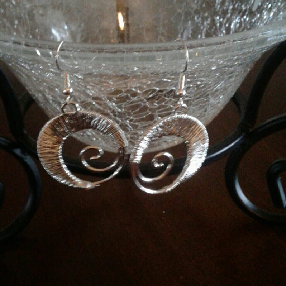 Silver tone dangle earrings new