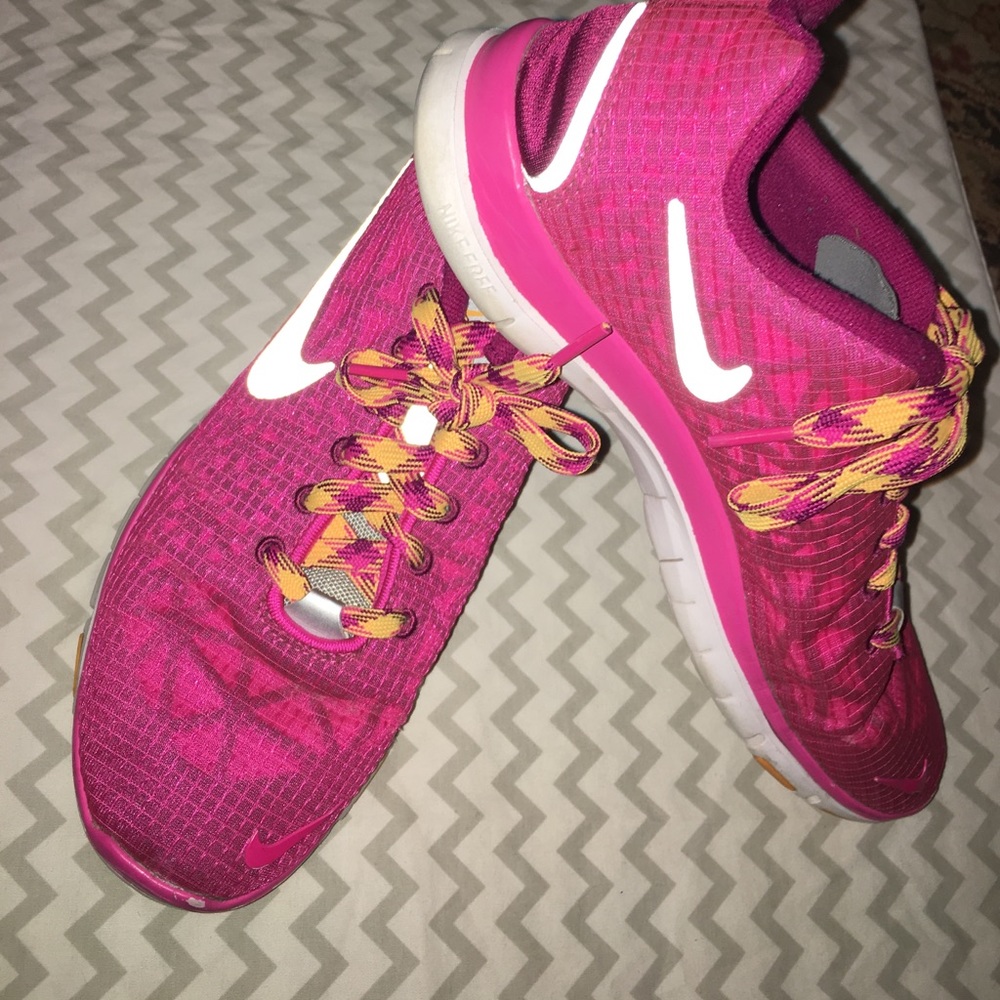 Size 9 Nike frees