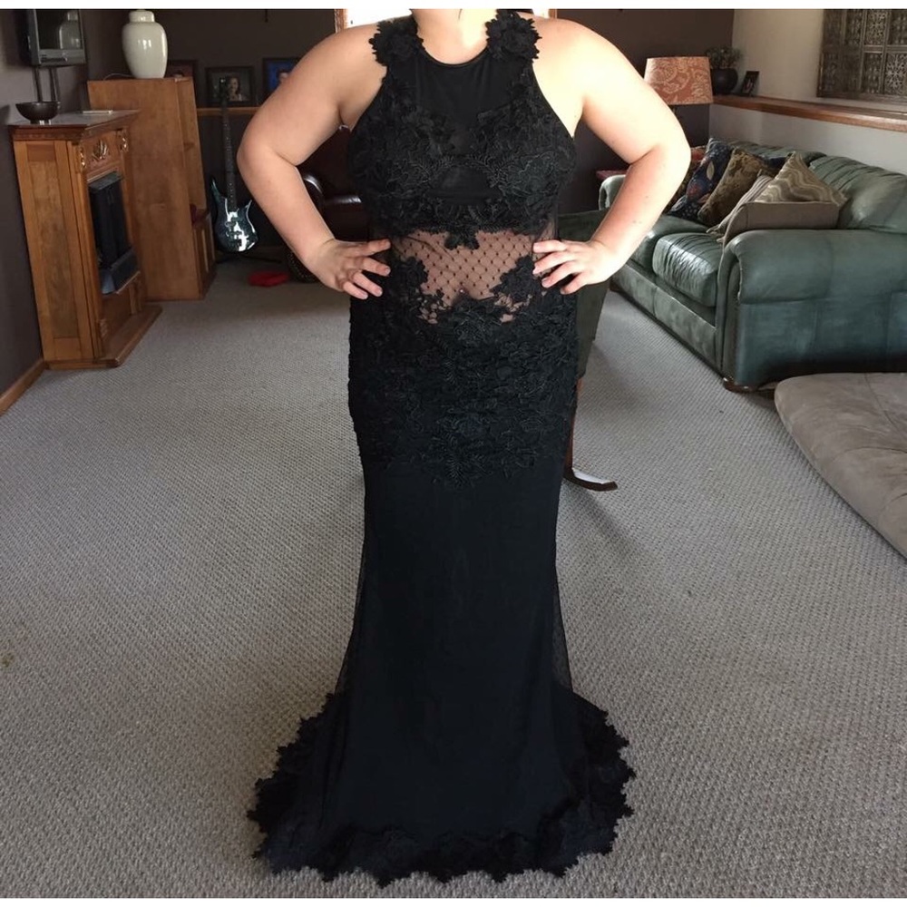 Black lace prom dress 