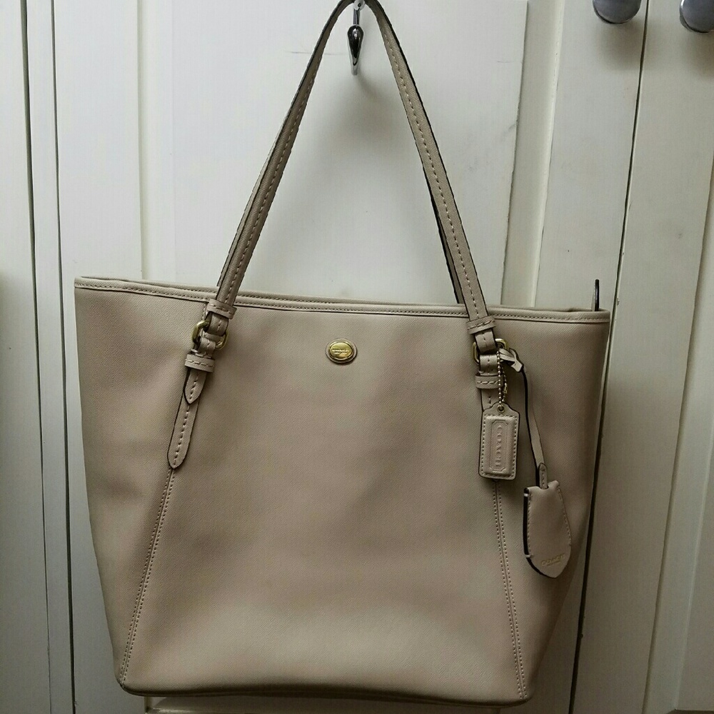 **Sold**Peyton Leather Tote