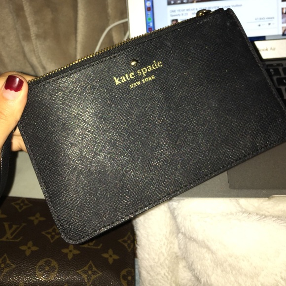 kate spade Handbags - Slim bee wristlet
