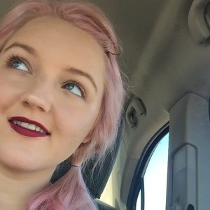 Meet your Posher, Courtney