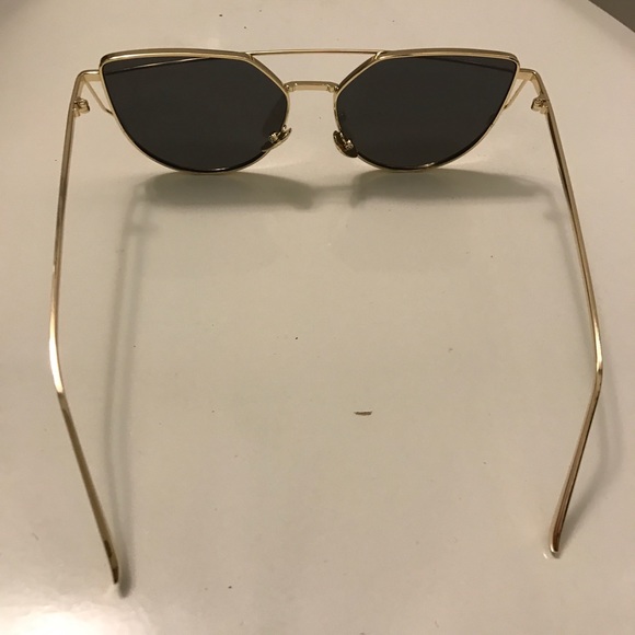 Gold Mirrored Sunglasses - Picture 4 of 4