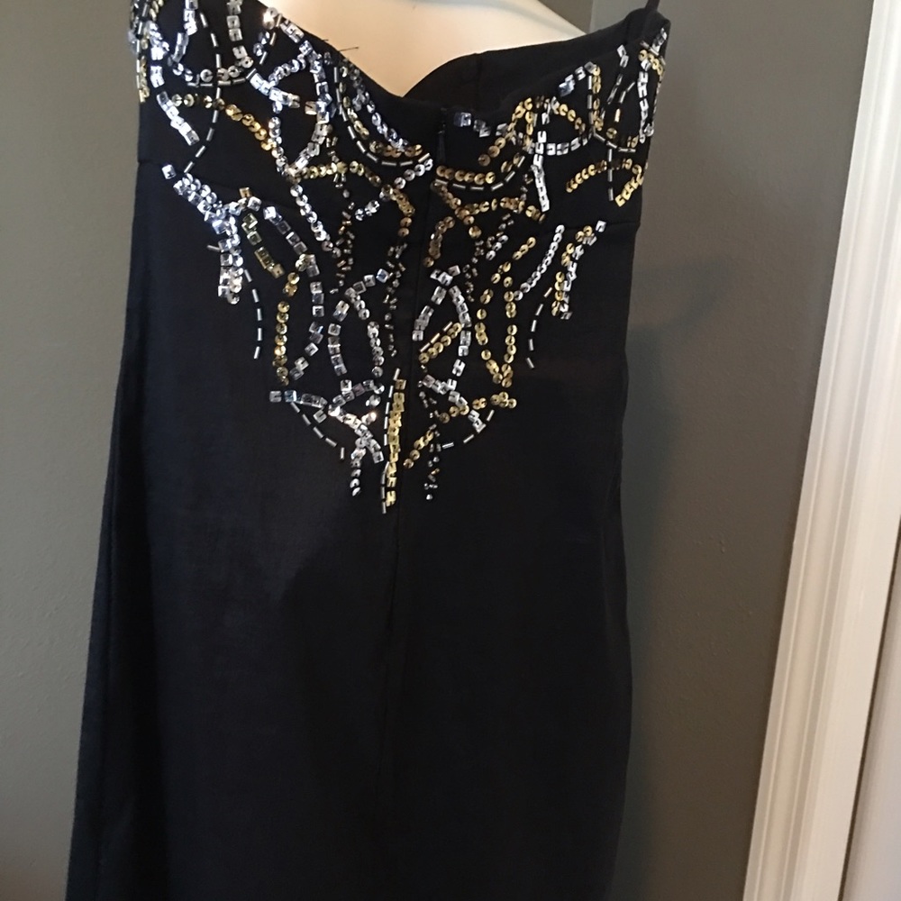 Absolutely beautiful tear drop strapless gown.