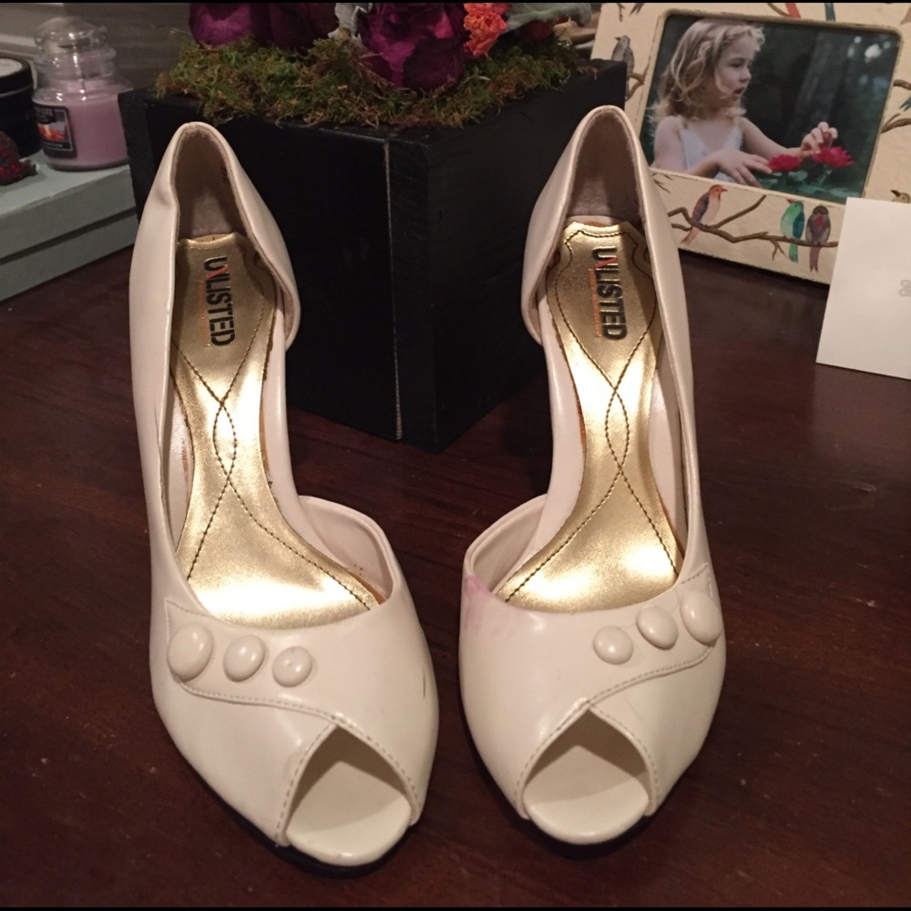 Heirloom kitty heels