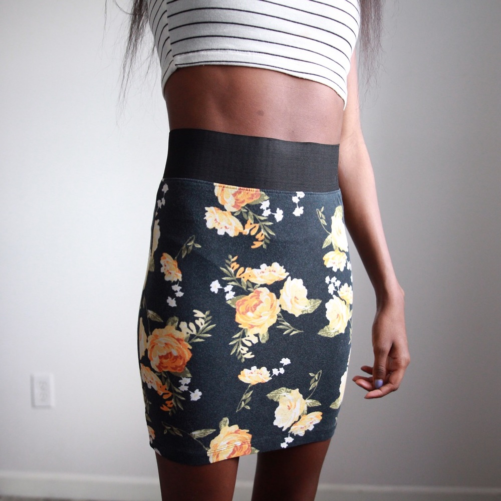 Floral print body con skirt