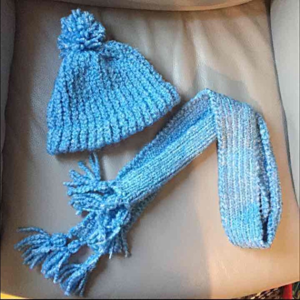 NEW Toddler Handmade Hat & Scarf Set