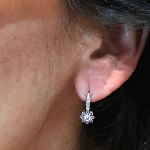 14 karat white gold and pink sapphire earring - Picture 1 of 2