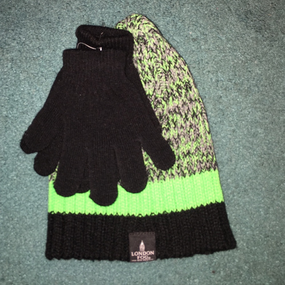 London Fog hat and glove set