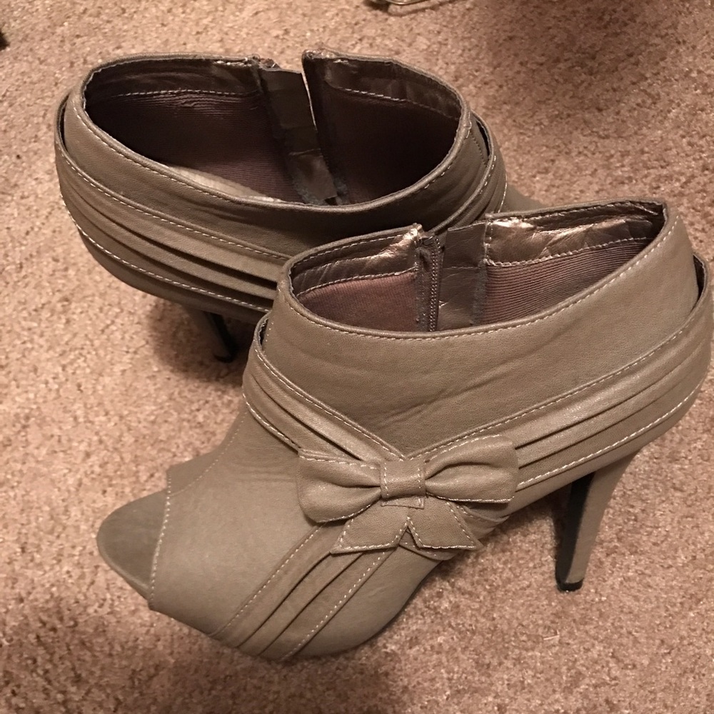 Ankle booties